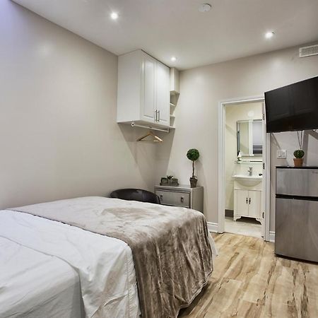 Toronto Rooms And Suites Zewnętrze zdjęcie