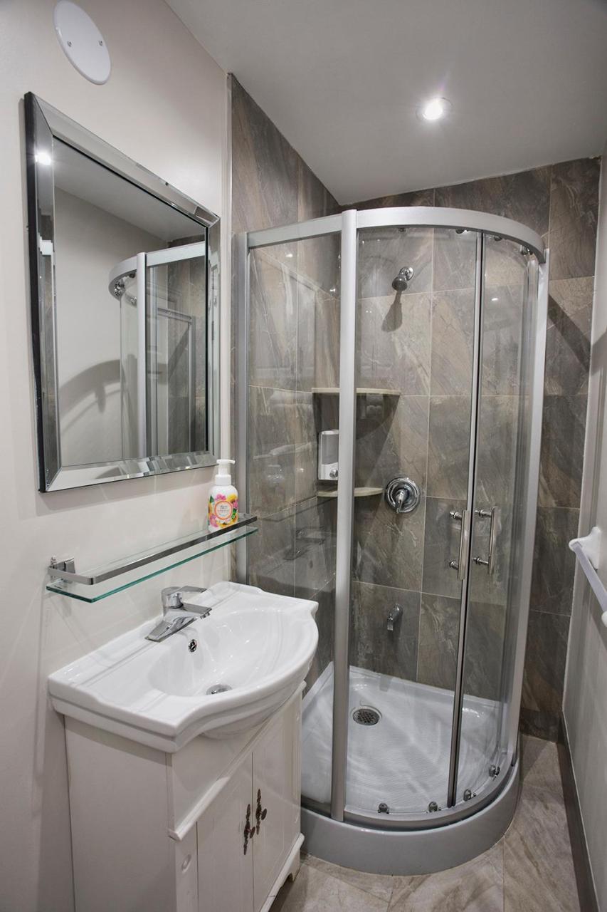 Toronto Rooms And Suites Zewnętrze zdjęcie