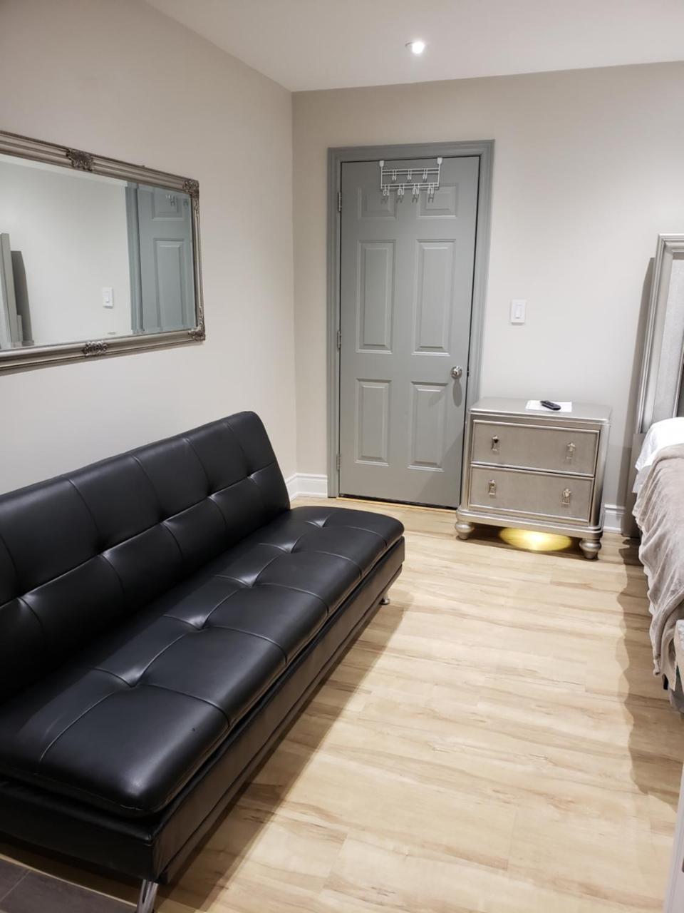 Toronto Rooms And Suites Zewnętrze zdjęcie