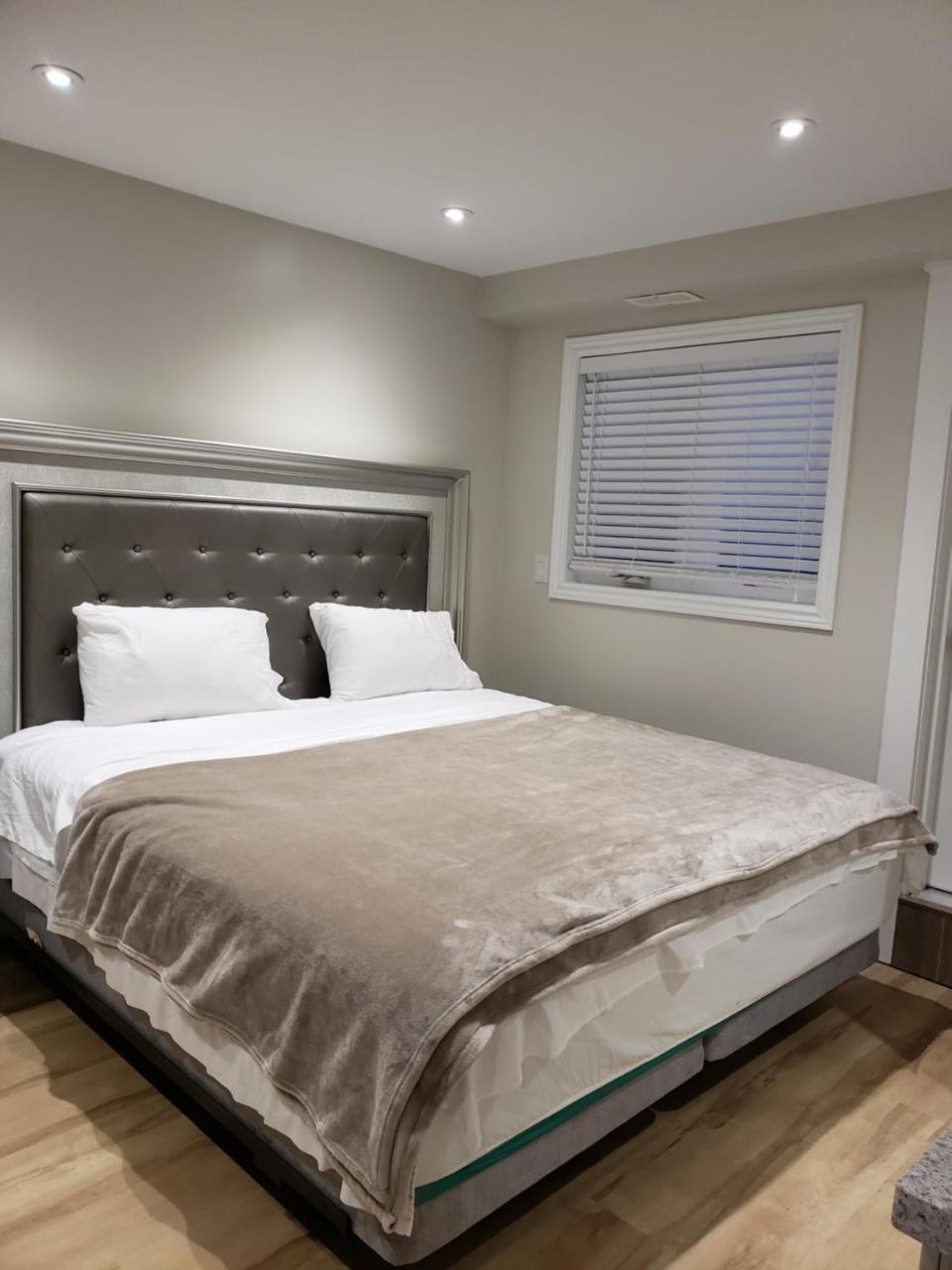 Toronto Rooms And Suites Zewnętrze zdjęcie
